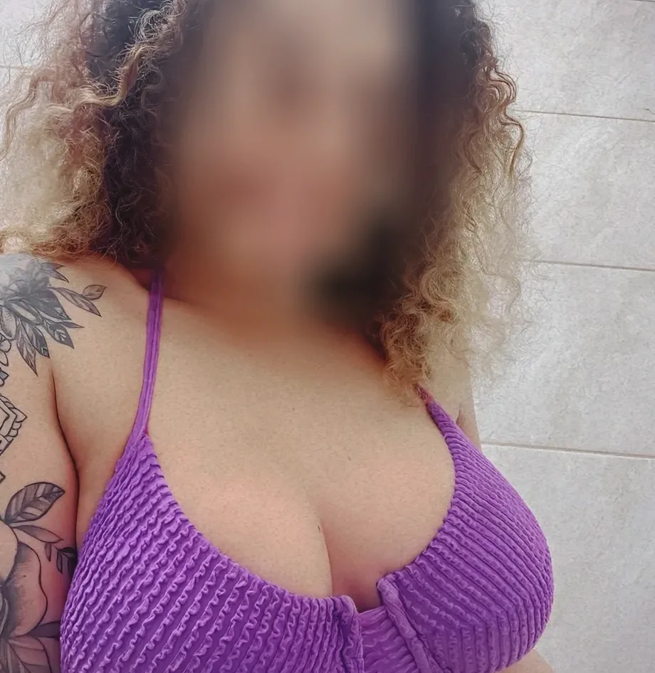 Amina, 32