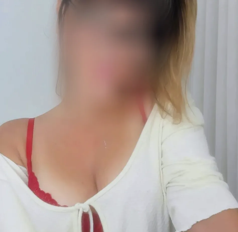 Camilla, 28