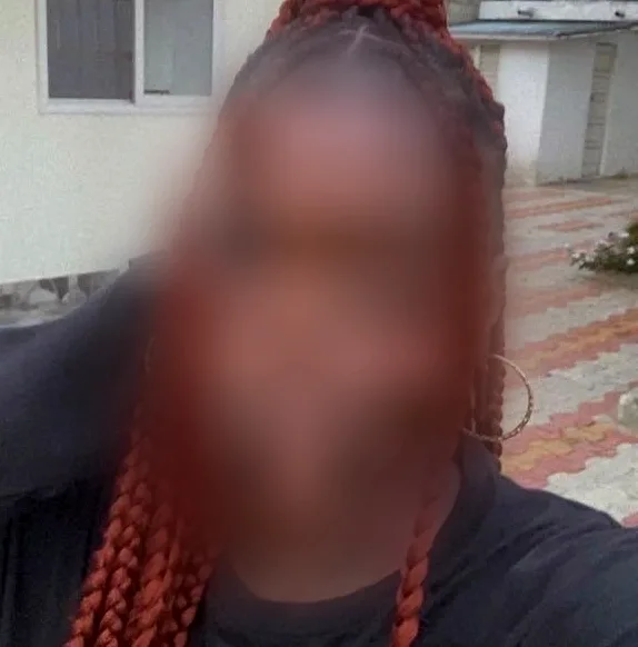 Caroline, 24