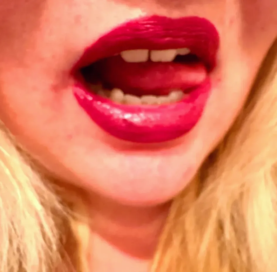 Caroline, 24