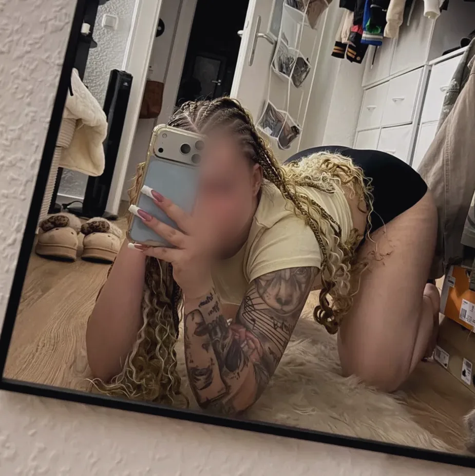 Ester, 30
