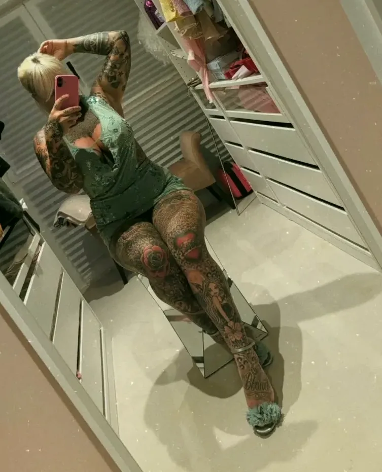Julia, 36