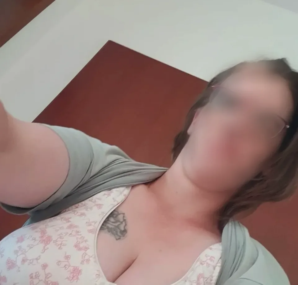 Julia, 35