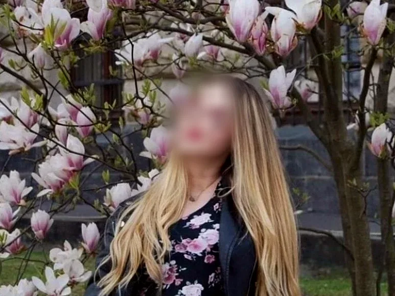 Livia, 25