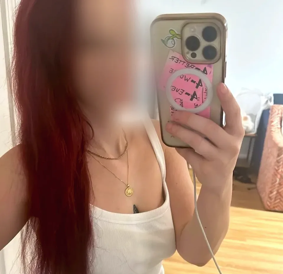 Rebecka, 28