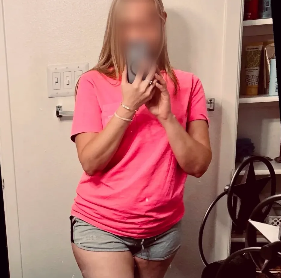 Sanela, 28